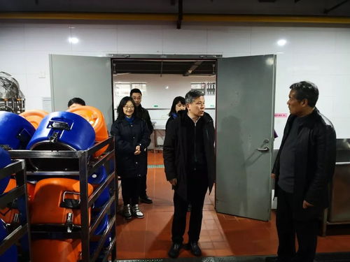 加強(qiáng)午餐配送公司管理，為學(xué)生食品安全保駕護(hù)航